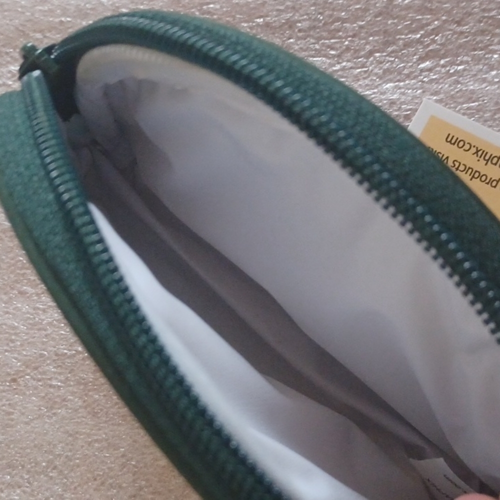 SOLD -Free with any purchase (bundled) - Small pouch cosmetic case NEW with tags - Picture 4 of 6